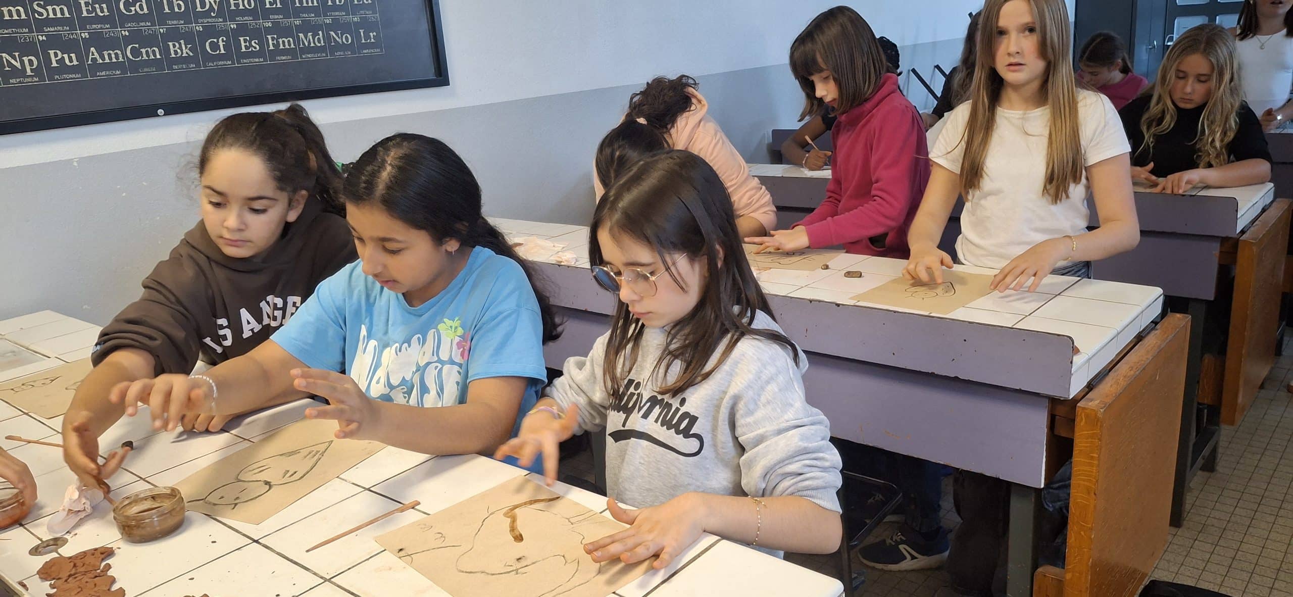 ateliers écriture sur argile